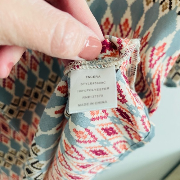 Geometric Patterned Women's Top - Picture 3 of 4